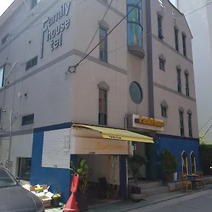 Family House Hongdae Seúl